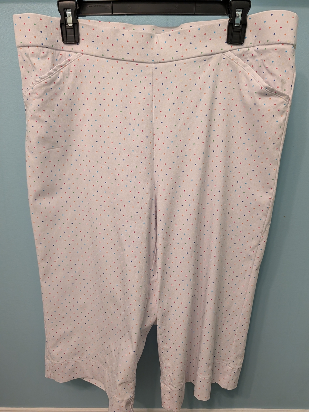 Counterparts White Capris with Multicolor Polka Dots, Size 16